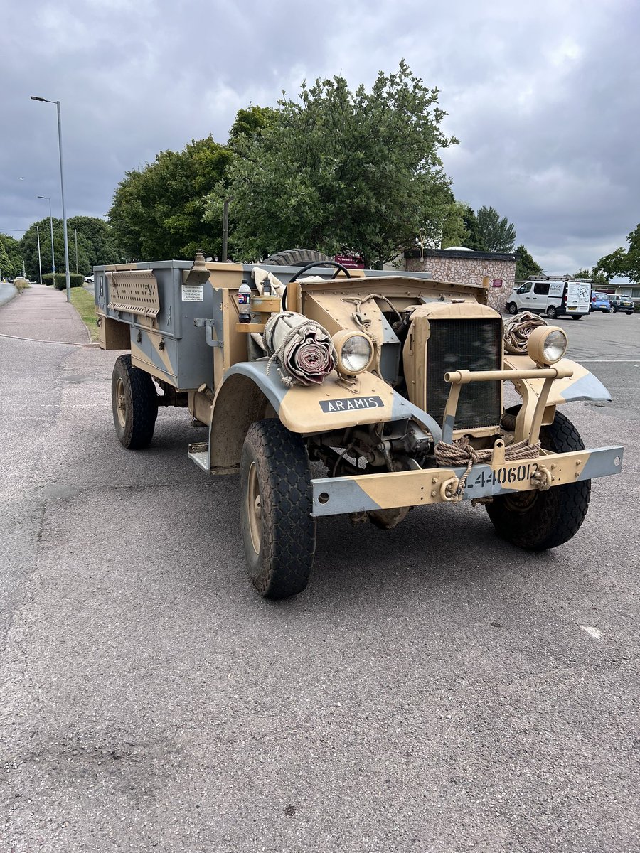Basha1972's tweet image. Had better days broke down on route to Powderham Car show 🤨 helping hand from the police to push away from the Lights. #classicvehicles #justmyluck