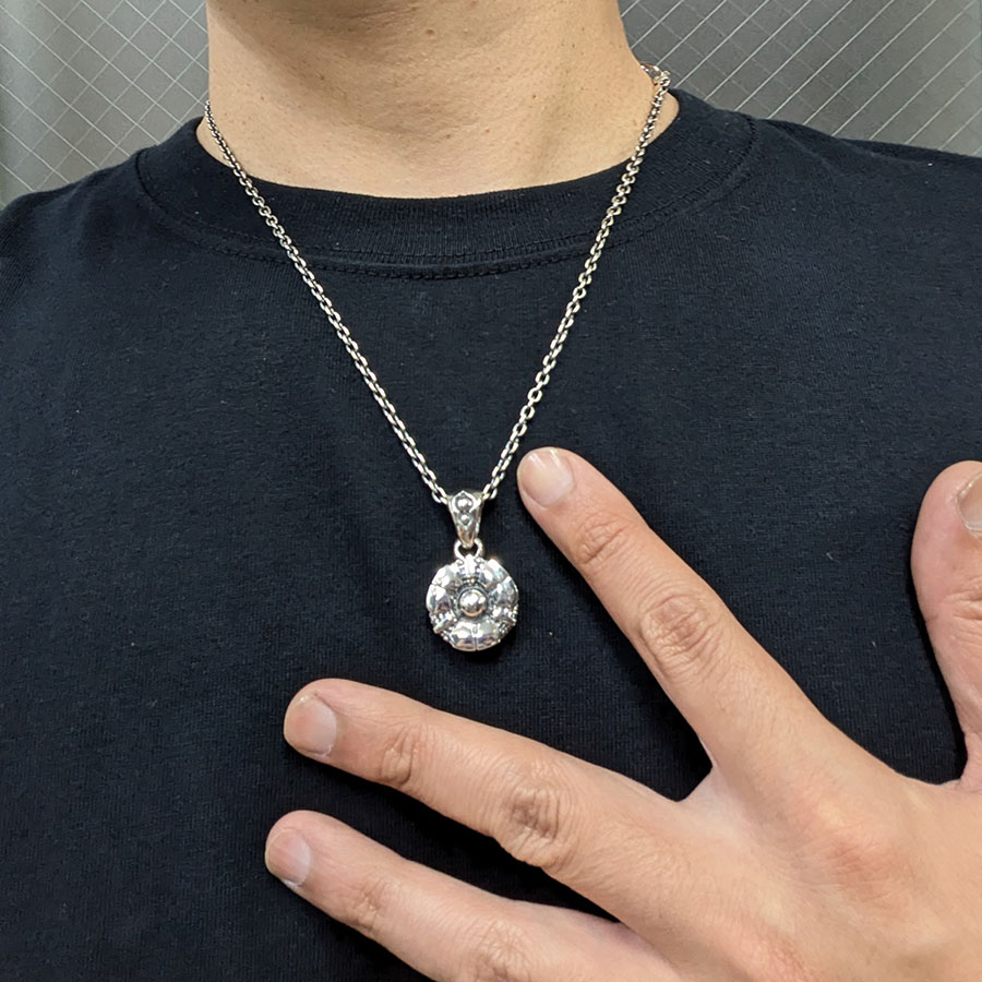 STRANGE_FREAK's tweet photo. #ワンフェス 当日版権 その2
新発売 #強殖装甲ガイバー より、#ガイバーユニット ペンダント完成!
シンプルにカッコよくまとめてみました。
バチカン(チェーン通し)はアーマーをコンセプトに制作。 チェーン別売り
https://t.co/WhITAPmyue
#SFDJP #WF24S #GUYBER #WF https://t.co/yU41DkT43Y