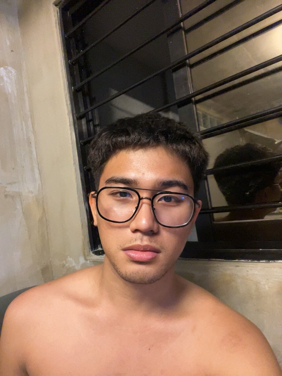 ennuiguel's tweet photo. bro is lazy to shave https://t.co/TnDTcTl82D