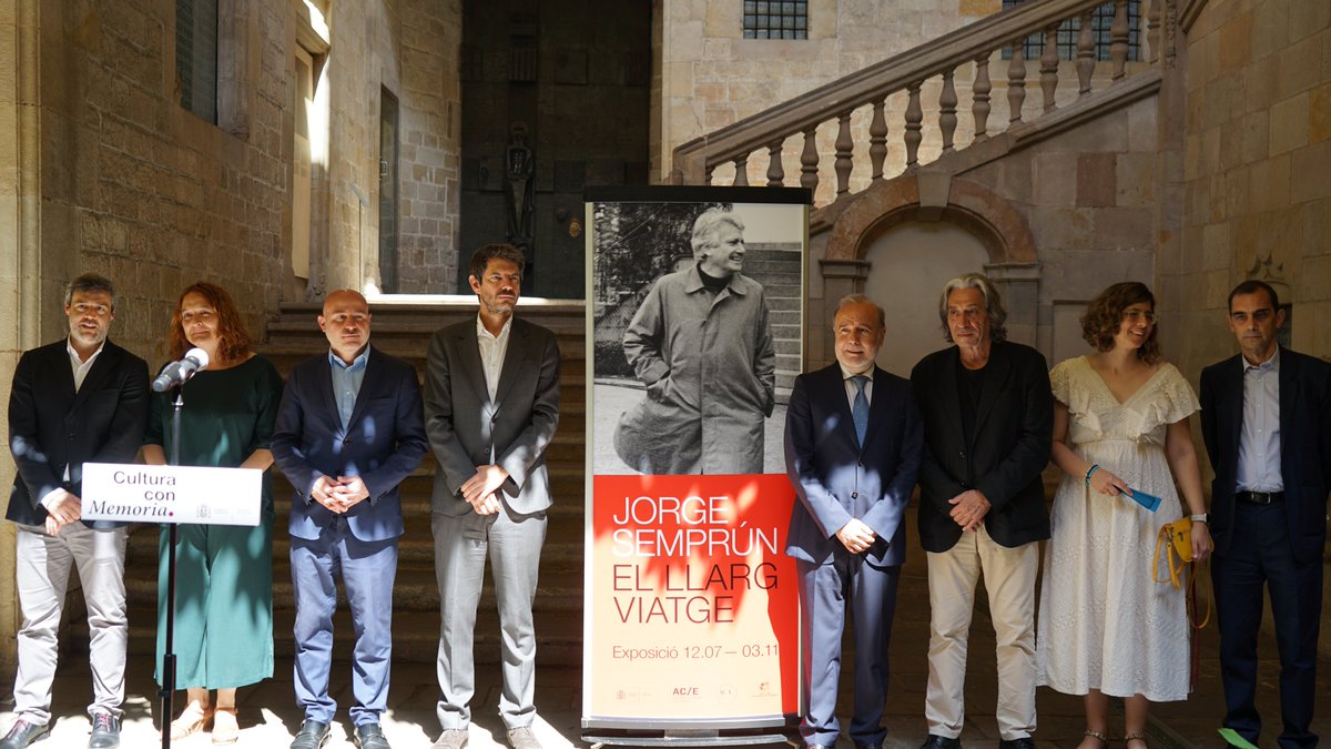 culturagob's tweet photo. 📢 La exposición ‘El largo viaje’ culmina la conmemoración del centenario de Jorge Semprún 

🏛 El ministro de Cultura, @ernesturtasun, ha inaugurado esta mañana la muestra en el Archivo de la Corona de Aragón, en Barcelona https://t.co/1mIRDNQSPq