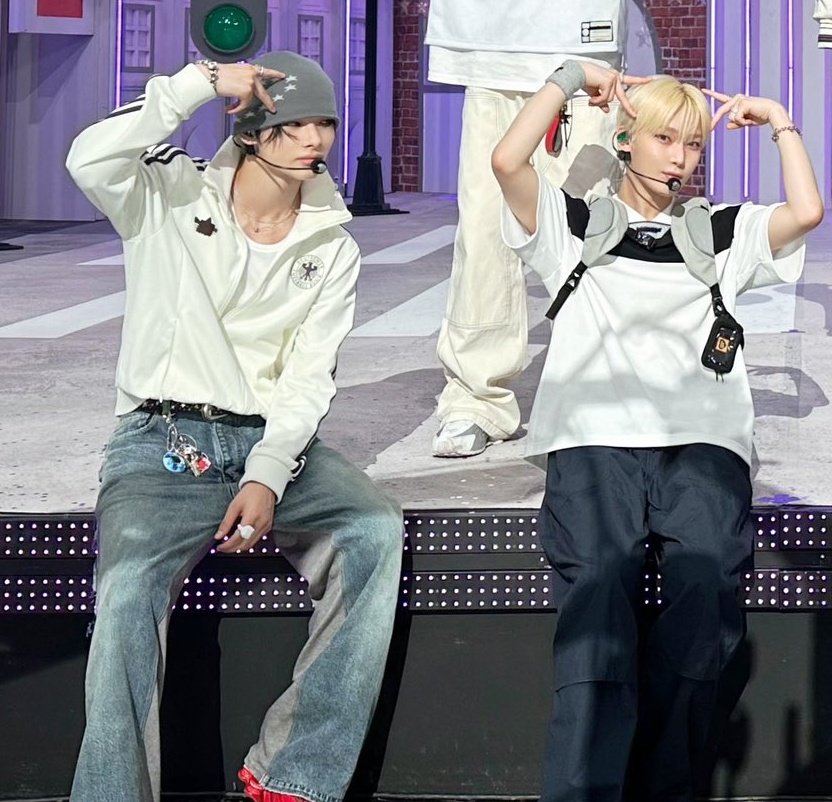 snkdior's tweet photo. ni-ki copying sunoo hyung’s cute poses 🙁 my smol sunki so adorable as always T^T https://t.co/XlvDCOcWyB