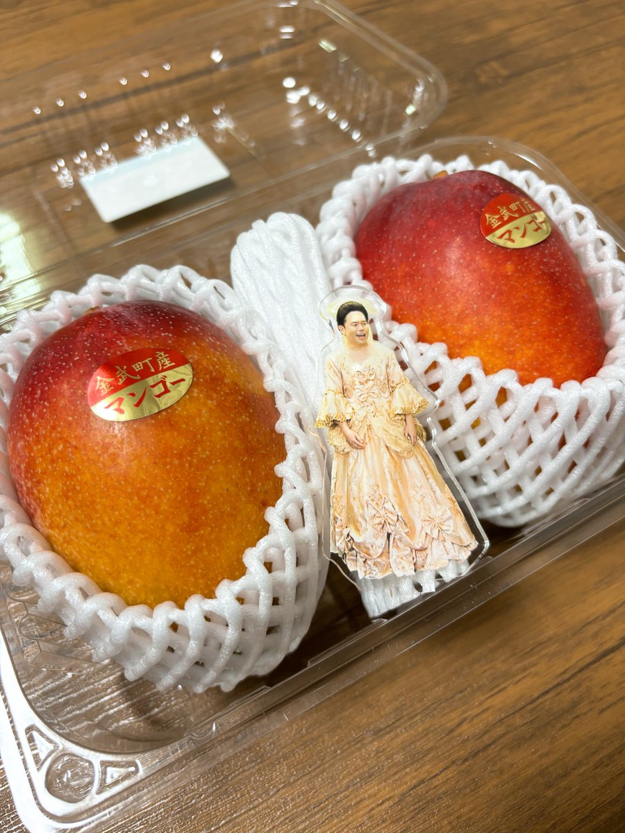 imissjamaica's tweet photo. 近くの道の駅とか農家さんが職場に定期的にトラックで色々販売にきてくれるんだけど、今日は金武のマンゴー(1,080)とか野菜も買って、放牧ジャージー牛の濃厚ソフトクリームも食べて、本当にHappy Fridayって感じ #TGIF
#OKINAWASTYLE #沖縄ごいごいすー https://t.co/63cG7zlSA6