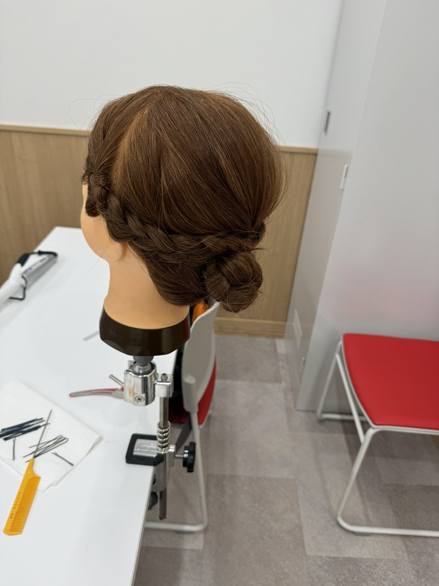 実はこの前ヘアメ初めてしたんだよねん