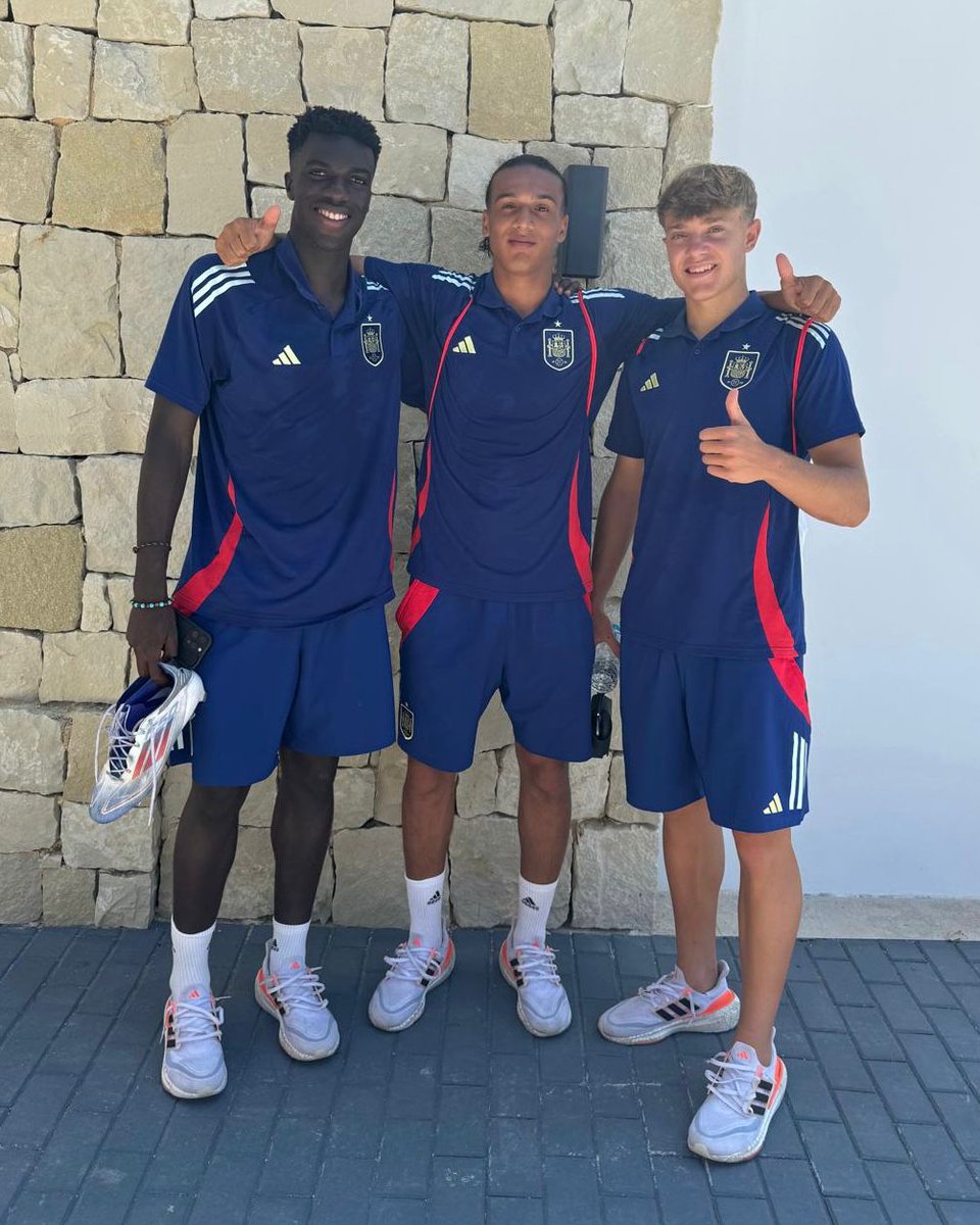 😊🔝🇪🇸

Triple representación 𝒃𝒆́𝒕𝒊𝒄𝒂 en el Europeo sub-19. ¡Suerte, chicos!

#CanteraBetis