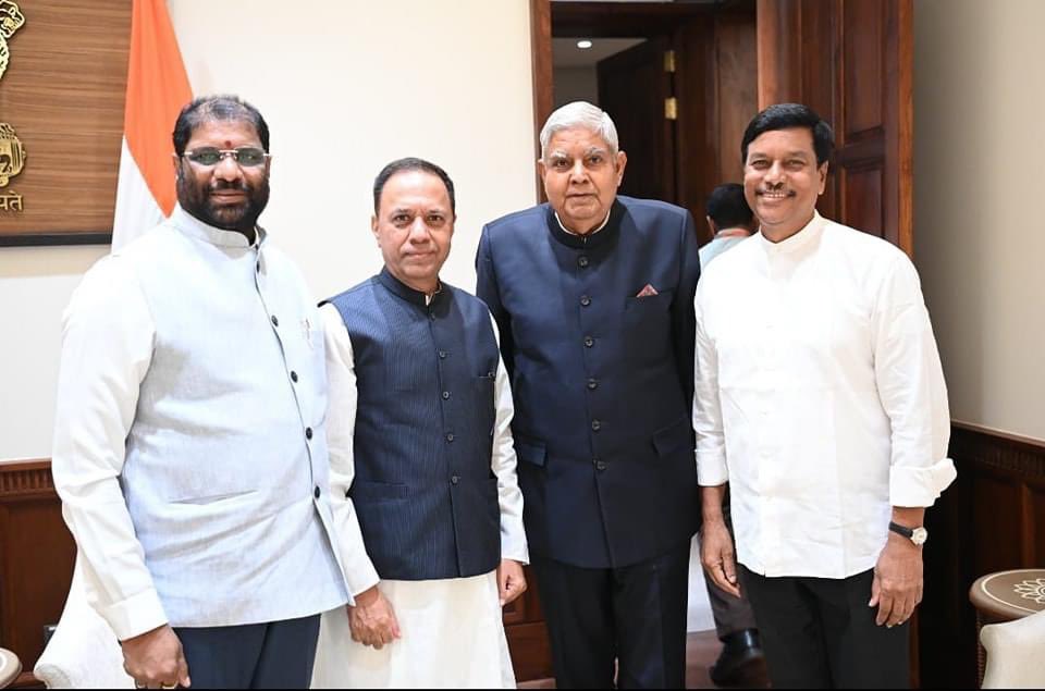jashwanthredd45's tweet photo. పార్టీ విలీనం అయితున్న సందర్భంగా రాజ్యసభ చైర్మన్ తో భేటీ అయిన బీఆర్ఎస్ పార్టీ రాజ్యసభ ఎంపీలు ??
#BjpRashtraSamiti #BjpBrsMerger
#PinkLotus #BjpBrsVileenam https://t.co/xzK4wEXH66