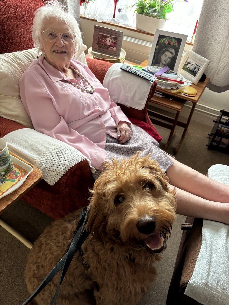 The power of pet therapy with a visit from Barney today! 
#doglovers
#pet