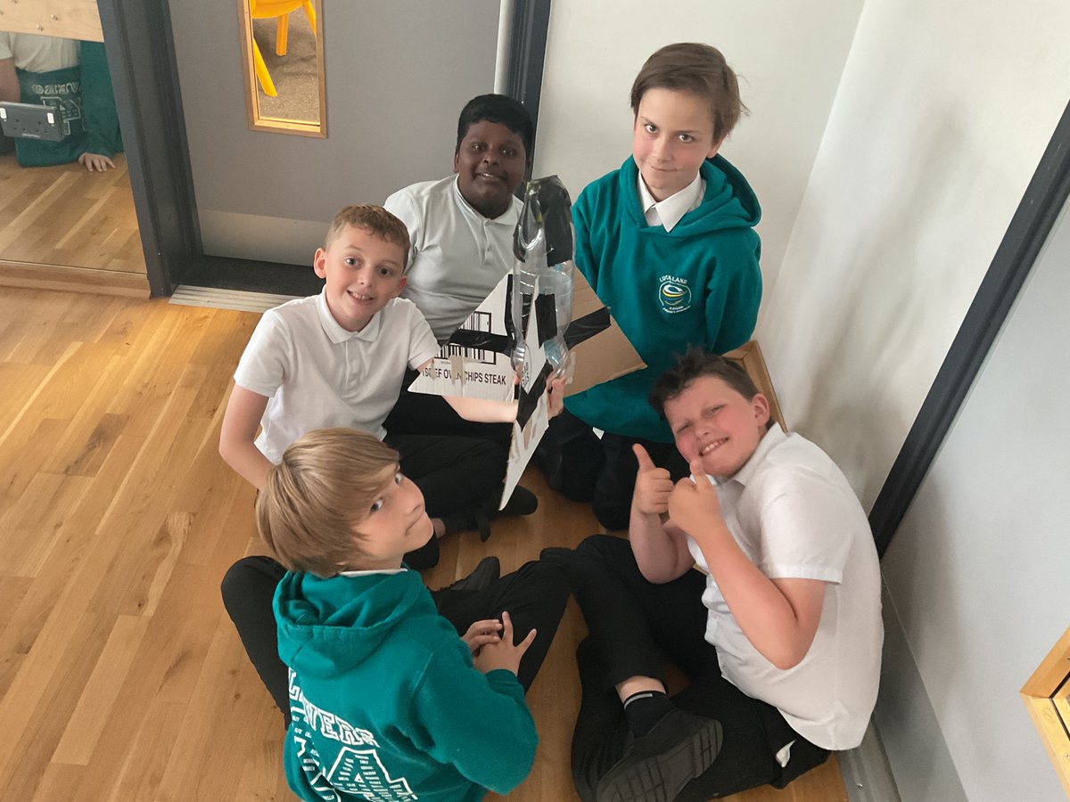 Future_T_org's tweet image. Here&apos;s a snapshot from the events this week!
If you&apos;re a school looking to inspire your students through dynamic STEM workshops, get in touch with us today!
👉🏽 futuretransformation.org/partners/

#Education #STEMworkshops