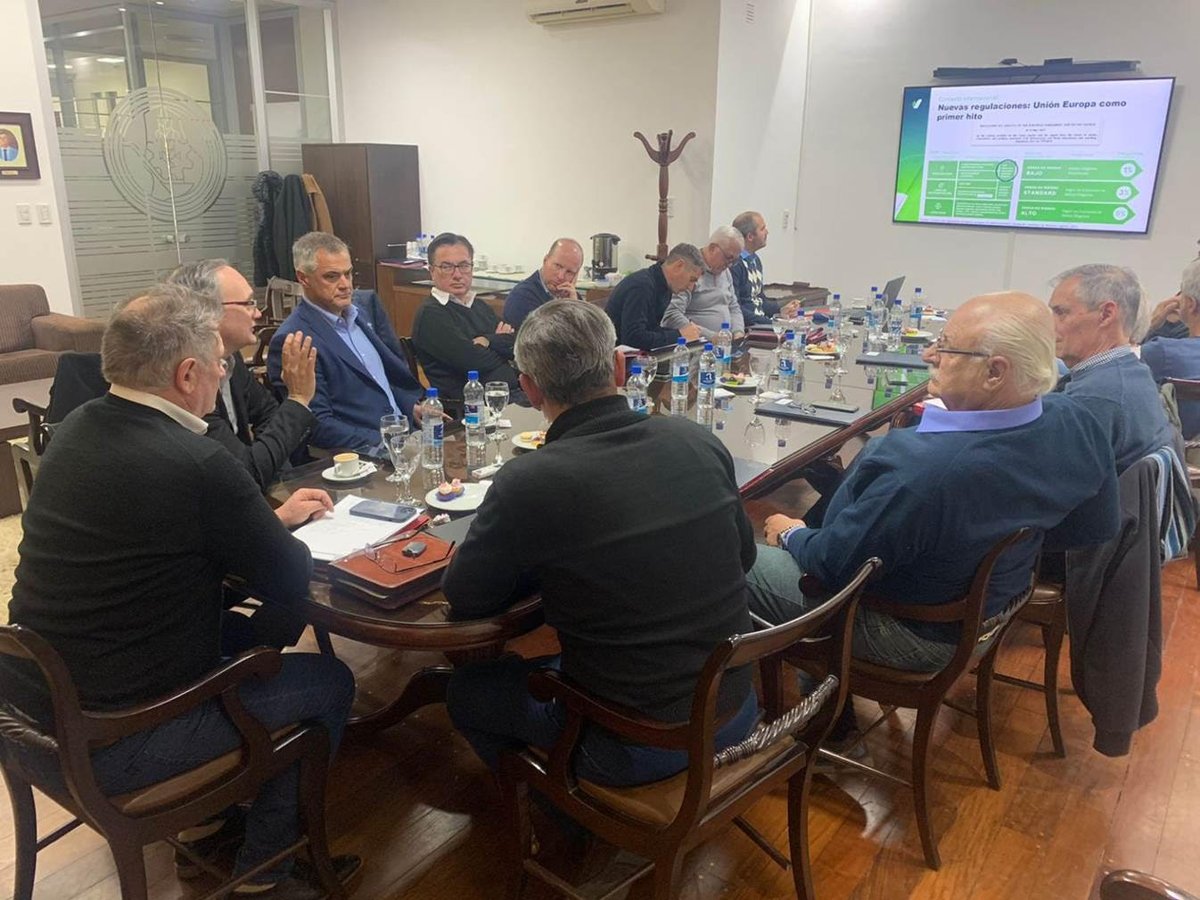 GalindezM3's tweet photo. Finalmente, todas las Bolsas cerealeras del país se sumaron a #Visec, la plataforma impulsada por @CamaraAceites para implementación de la trazabilidad exigida por los mercados internacionales. @gidigmons estuvo esta semana en @BCSF_Oficial y @BolsaCer https://t.co/KI2i7w0hlV