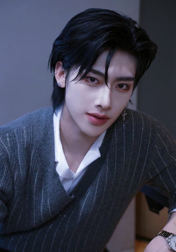 illustionalism's tweet image. ⠀

As a model, it’s an honor to be a part of such a spectacular event like 𝐓𝐒𝐅𝐖𝟐𝟒 (@TheSplendorFW). Huge gratitude to 𝑅𝑈𝐵𝑌 𝑊𝐴𝑅𝐸𝐻𝑂𝑈𝑆𝐸 for the stunning outfits and creating an unforgettable experience. #𝐉𝐎𝐔𝐑𝐄𝐋𝐋𝐀𝐃𝐀𝐌 #TSFW24

⠀