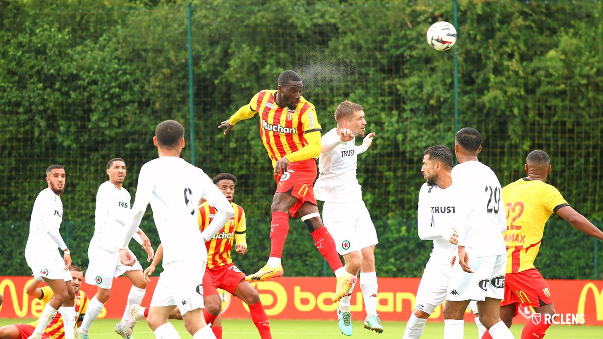 RCLens's tweet photo. ⏯️ Deuxième test réussi ✅ Après deux semaines de préparation, les joueurs de Will Still ont imposé un rythme soutenu à leur adversaire du jour et ont fait preuve d'efficacité devant le but.
@RCLens 6⃣-0⃣ @RedStarFC
#PrépArtésienne #RCLRED https://t.co/J63sf2FqJq