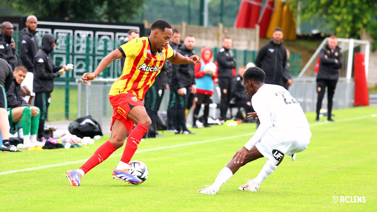 RCLens's tweet photo. ⏯️ Deuxième test réussi ✅ Après deux semaines de préparation, les joueurs de Will Still ont imposé un rythme soutenu à leur adversaire du jour et ont fait preuve d'efficacité devant le but.
@RCLens 6⃣-0⃣ @RedStarFC
#PrépArtésienne #RCLRED https://t.co/J63sf2FqJq