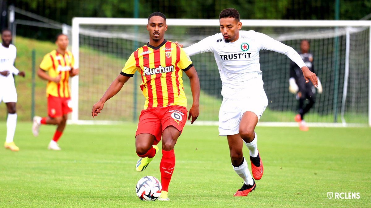 RCLens's tweet photo. ⏯️ Deuxième test réussi ✅ Après deux semaines de préparation, les joueurs de Will Still ont imposé un rythme soutenu à leur adversaire du jour et ont fait preuve d'efficacité devant le but.
@RCLens 6⃣-0⃣ @RedStarFC
#PrépArtésienne #RCLRED https://t.co/J63sf2FqJq