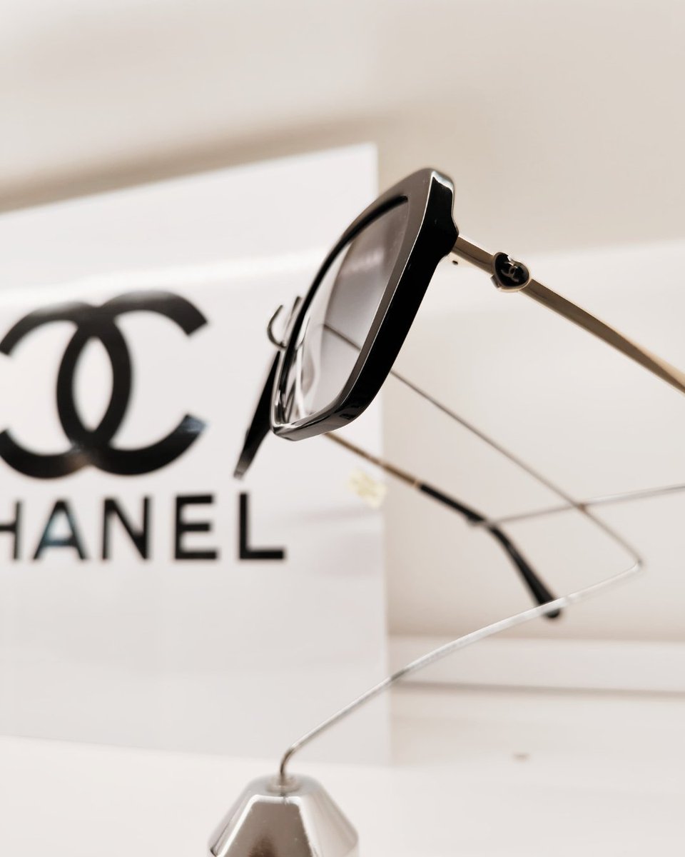 OPTICARUEDA's tweet image. Les ulleres de sol Chanel són més que ulleres.✨ Representen l'elegància, el glamour, la moda, l'exquisidesa… ✨Models atemporals que no passen de moda i es converteixen en una inversió a futur!

 #gafasdesol #eyewear #opticarueda