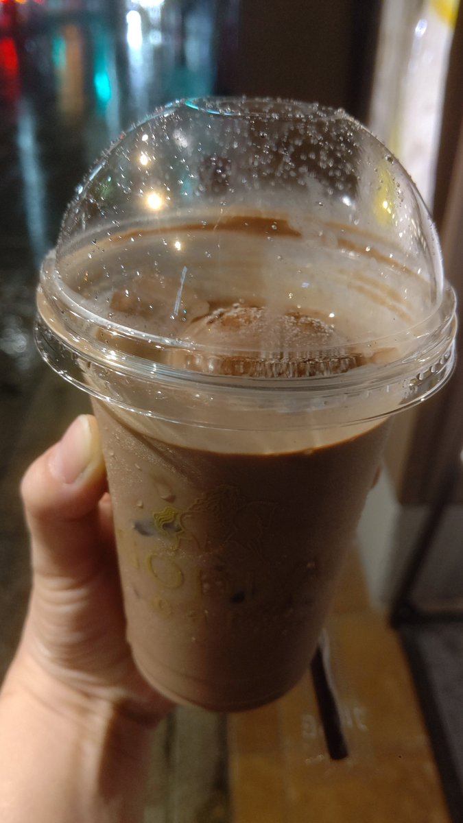 RieUltimate's tweet photo. ヘローヘローに疲れちまったんよ…

今日のご褒美はGODIVAのGショコラフロート🍫
Gショコラの上にチョコレートアイスが乗ってるの💕
甘い×甘いの間違いないやつ。

#自分を労う
#キンキンキンタ◯
#金曜日 https://t.co/nDuKdRc0Aj