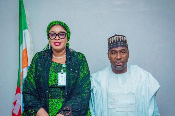 Rayyan_Tukur's tweet photo. The Senior Special Assistant to the President on #SchoolFeedingProgram Dr Yetunde Adeniji was engaged with many discussions with major stakeholders like the speaker of the KSHA, members of the Parliament and lots, but her message to them was about the future of children. https://t.co/Xnnq35JzMi