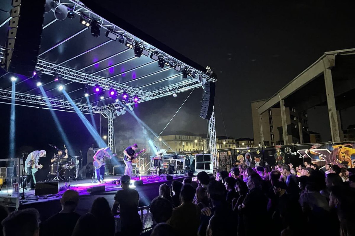 rockactionrecs's tweet photo. .@smellybdrmm on fire in Italy last week 🇮🇹🔥
More to come before summer’s out - for more info on where you can catch them out on the road, see https://t.co/h6bqxZR7nf ✨
#bdrmm #italy #live #festivals #shoegaze #hull #rockaction #records https://t.co/KDBmPYUYez