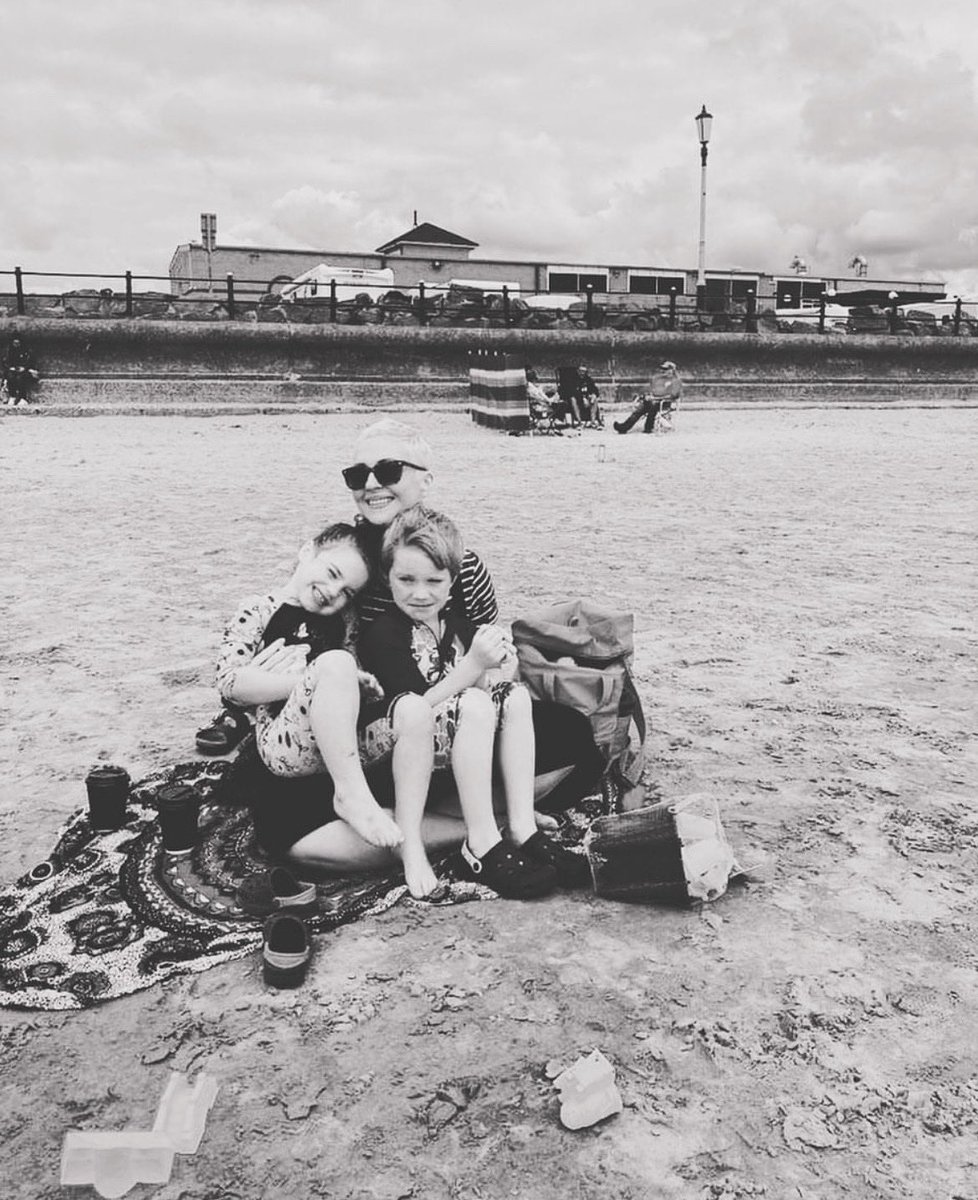 LoriDelRob's tweet image. Popped up on my 4 year memories. 2020, what a bloody year. So grateful to have got to the other side when so many don’t!
Love this photo.. feels symbolic of better times & the start of my recovery mentally and physically- & my research too.
#breastcancerswareness #sgsah