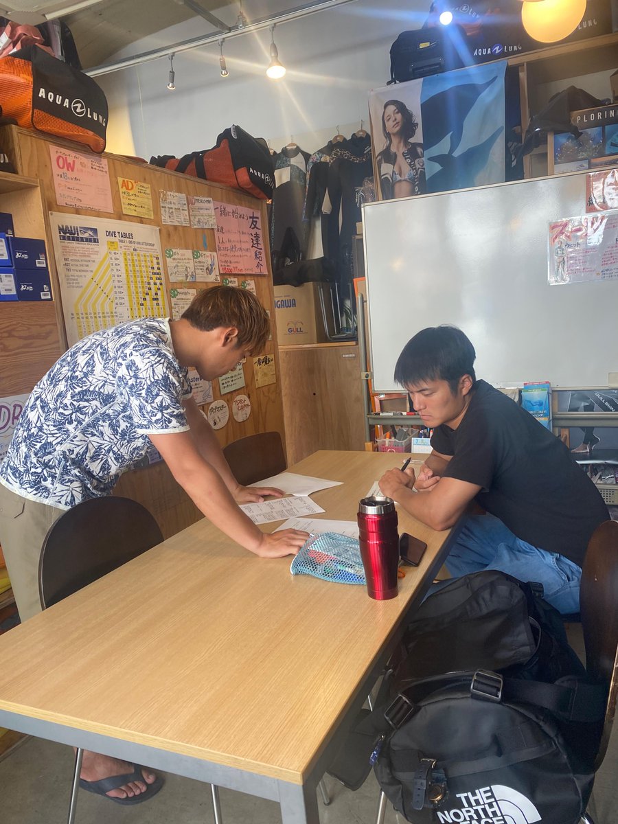 infooceanstage's tweet photo. プロコース学科講習中…👀
インストラクターになるために、
正しい知識を身につけています🌟

インストラクターを養成できる、
オーシャンステージでダイビング始めませんか〜？
オーシャンステージで働きたい方も募集中🙌

＃大阪ダイビング
＃ダイビングインストラクター https://t.co/NMrVXZRMUI