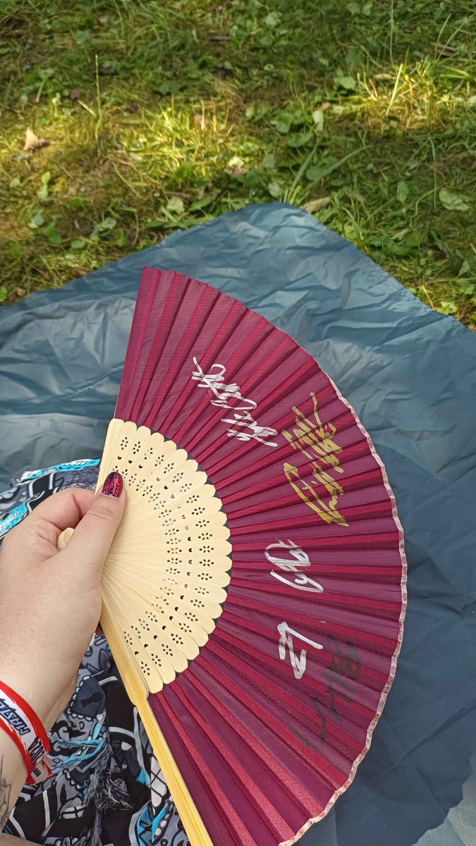 N0rx's tweet photo. @osyron Thanks for the awesome show at #MastersOfRock and even many more thanks for signing the fan! You've got atleast 2 new fans! 🤘 https://t.co/IljKIa2wST