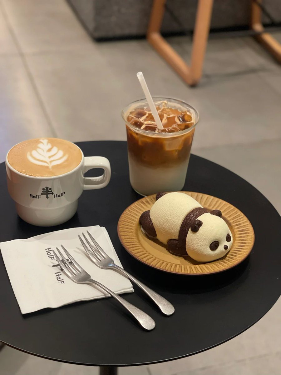 jb41euphemiah's tweet photo. Weekend vibes: coffee and chill ☕️🕶
Cocuai ☕️ 
Afternoon tea dessert🐖🐖 https://t.co/eKXMsIP6kt