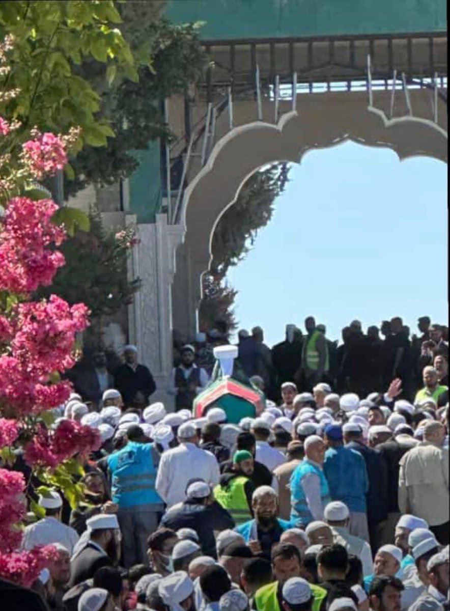 tevvazu's tweet photo. Görmemiştir kimseler cânın tenden gittiğini.
Ben gözümle gördüm şu giden cânımdır benim.🥀 https://t.co/2ni8hinDaQ