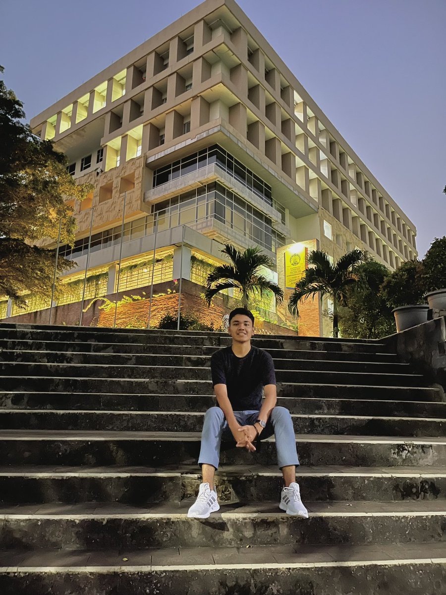 deryandreass's tweet photo. fasilkom ui malem malem cakep juga https://t.co/w8cF5UcRjn