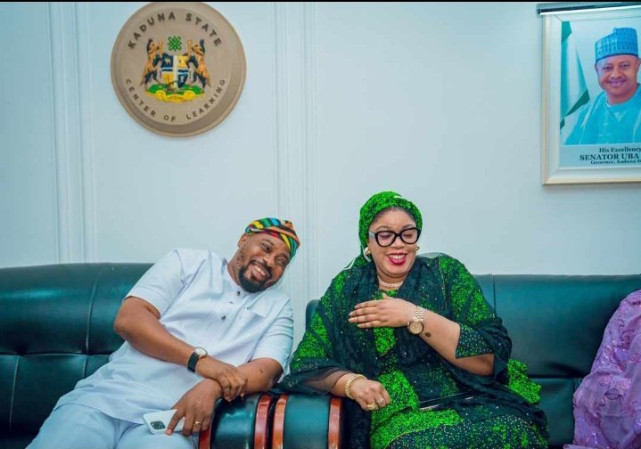 Rayyan_Tukur's tweet photo. It was a wonderful idea so they took her around as to show support about the #SchoolFeedingProgram 👍. The Senior Special Assistant to the President on School Feeding Dr Yetunde Adeniji believes Gov @ubasanius can re write history ⏲️👍.

@Abdool85 https://t.co/RojtYLZIPi