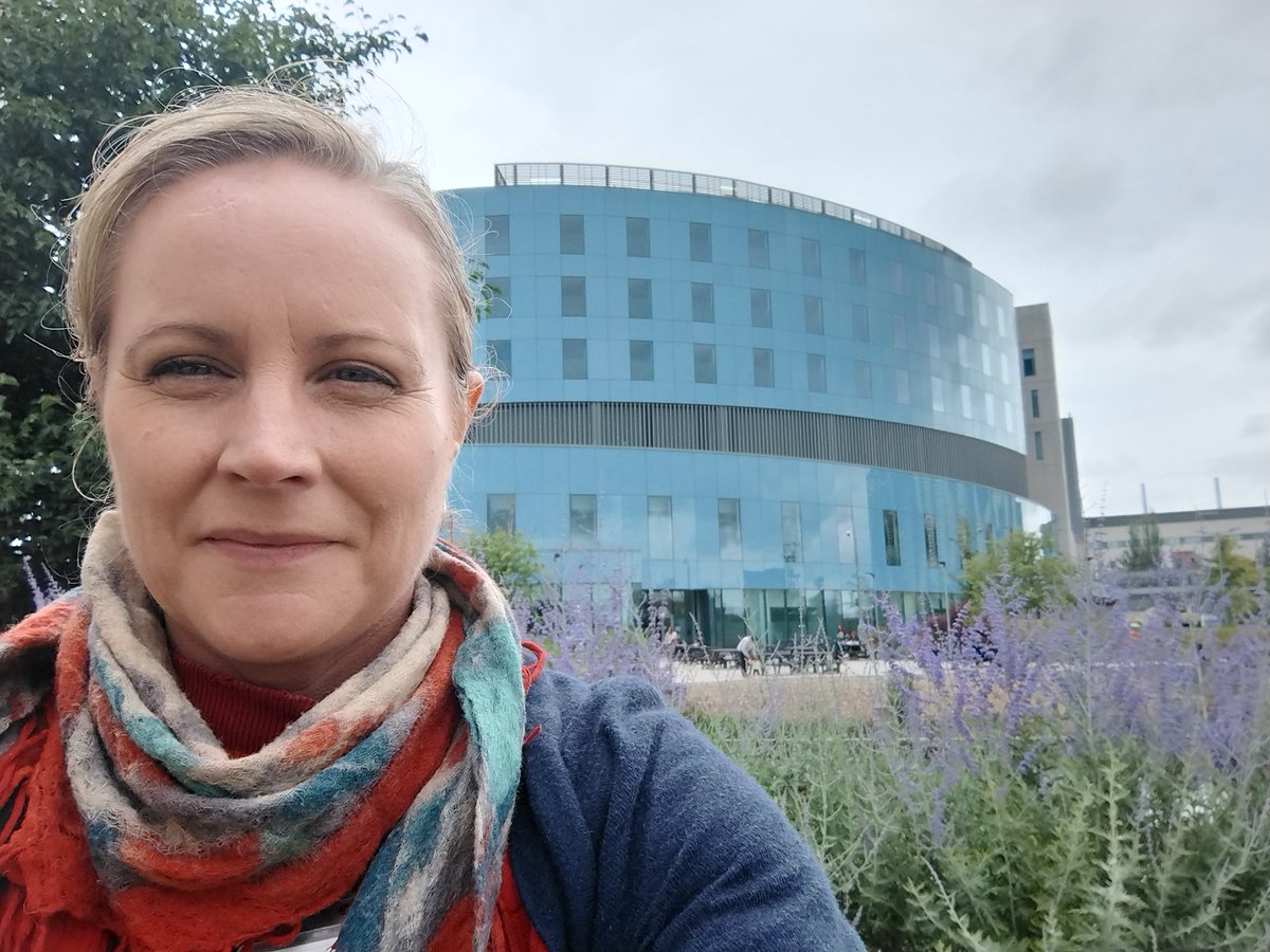 V grateful for excellent training today from <a href="/NHSProviders/">NHS Providers</a>  (board development) it's been fantastic.  Glad to get a quick break and refresh my head in <a href="/RoyalPapworth/">Royal Papworth Hospital NHS FT 💙</a> gardens (&amp; have a chat w Jake and Holly from respiratory outpatients!)