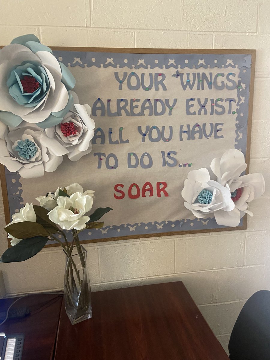 MichelleAFereb1's tweet photo. A message to the Fabulous Falcons of CWMS! Let’s SOAR together! https://t.co/v0tG0ROOCw
