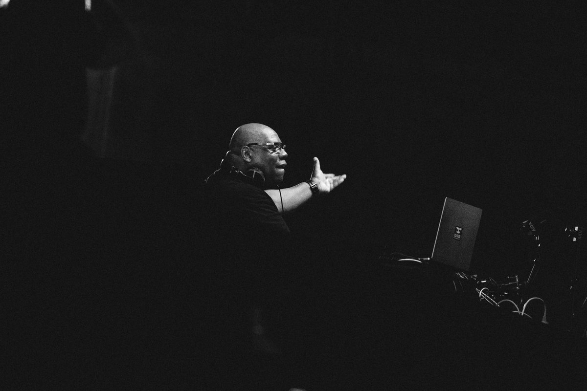Capsula33_'s tweet photo. Lo de #Carlcox y @chelinamanuhutu en @iconicafest fue de otro mundo. https://t.co/fKSsOtZ5pl