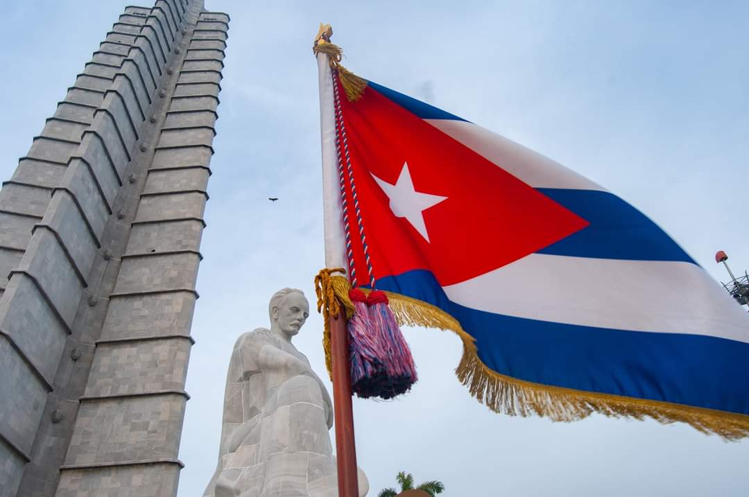 PartidoPCC's tweet photo. "Con la fe de las almas austeras,
hoy sostengo con honda energía
que no deben flotar dos banderas
donde basta con una: ¡la mía!"

Bonifacio Byrne 

#Cuba https://t.co/37SzAmd764