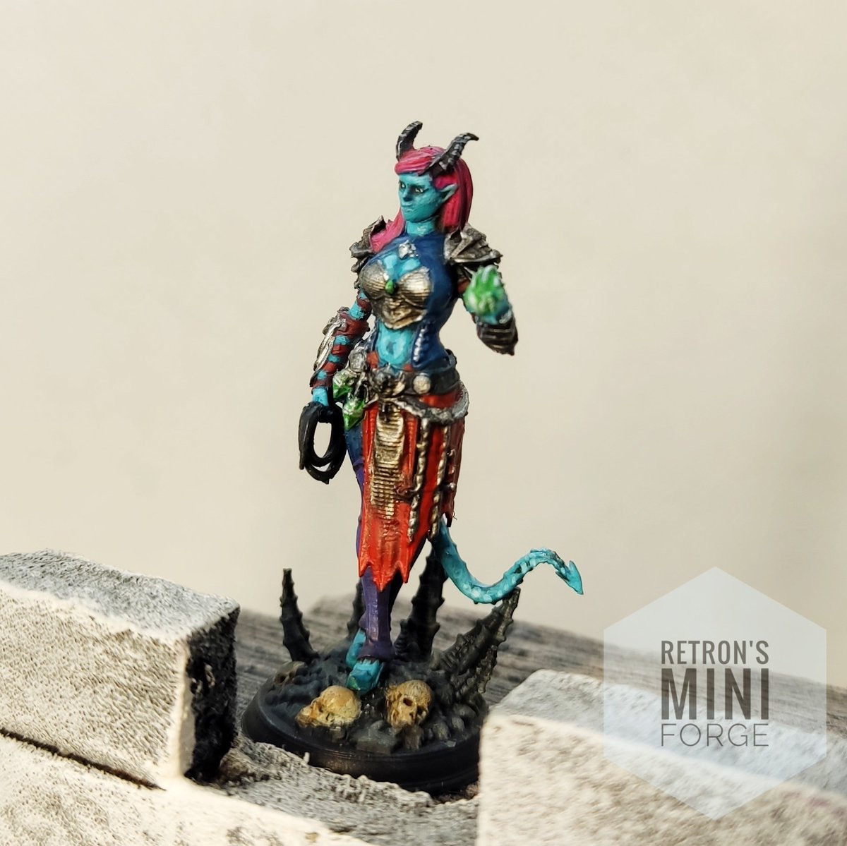Retr0nMiniForge's tweet image. Iskra, tiefling warlock, painted for @Piotr757419
#malowaniefigurek #paintingminis #dndminis #rpg