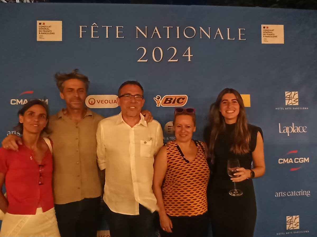 Reception anticipée du 14 juillet.
Notre fête nationale unie toutes et tous les françaises et français autours de nos valeurs révolutionnaires.
J'ai été heureux de partager ces moments avec mes anciens élèves,notre CG ,Fdm et les élu.e.s.