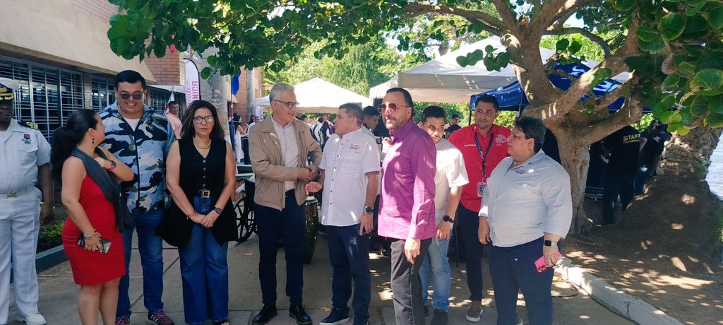 El Instituto Nacional de Capacitación y Educación Socialista (Inces) reinauguró el centro de formación socialista (CFS) Guaraguao, 
1/2