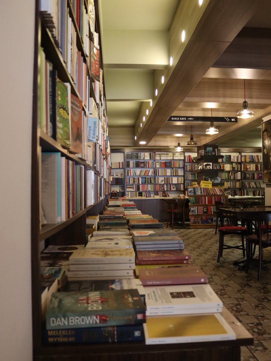 espaskitapcafe's tweet photo. Hafta sonu kitapların arasında keyifli bir zaman geçirmek için Espas Kitap &amp; Kafe'ye davetlisiniz. https://t.co/l3Md7IS73i