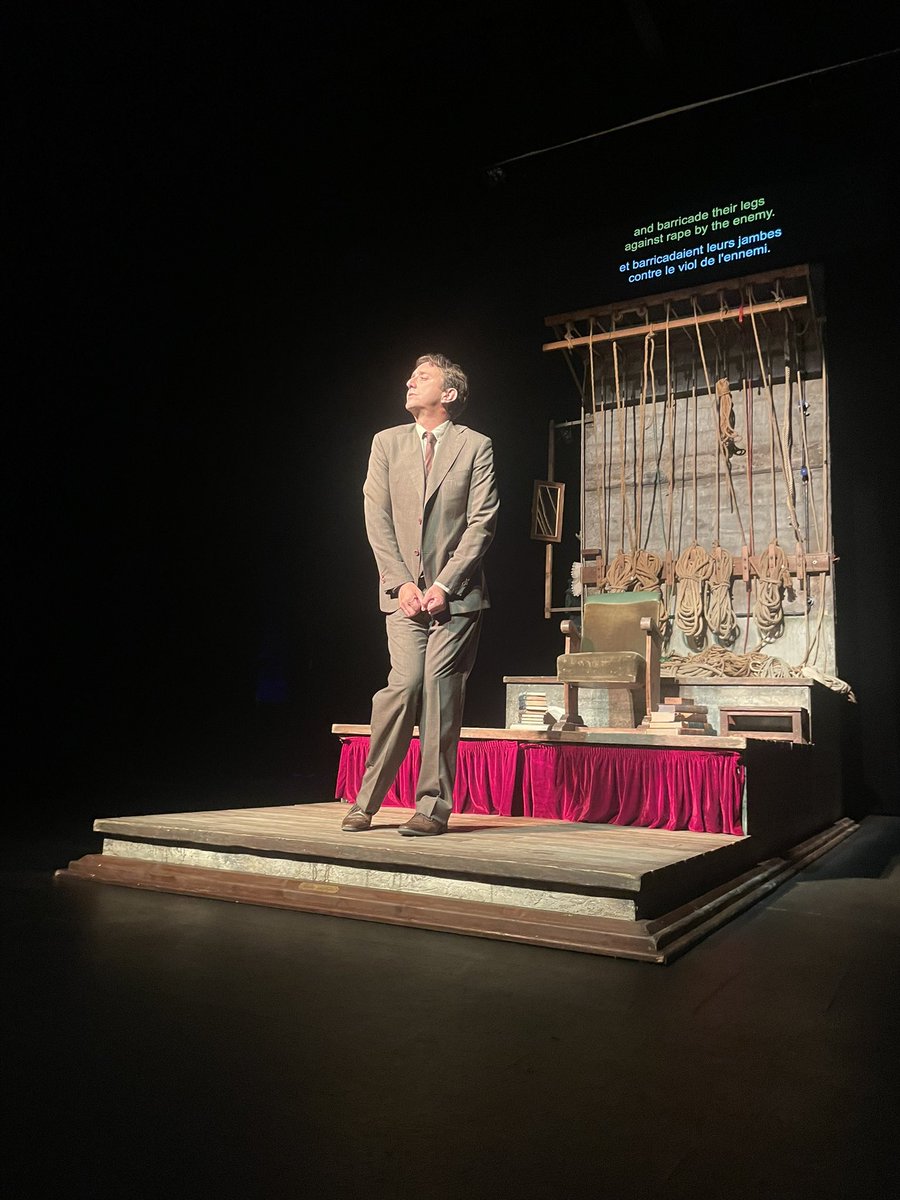 martavivesm's tweet image. Aquest home (Joan Carreras) és gran i immens. No només perquè és un actoràs capaç d’interpretar magistralment el pitjor malvat de Shakespeare sinó pq també ho és humanament.

Avui farà brillar la nostra llengua en l’aparador més gran de les arts escèniques europeu.