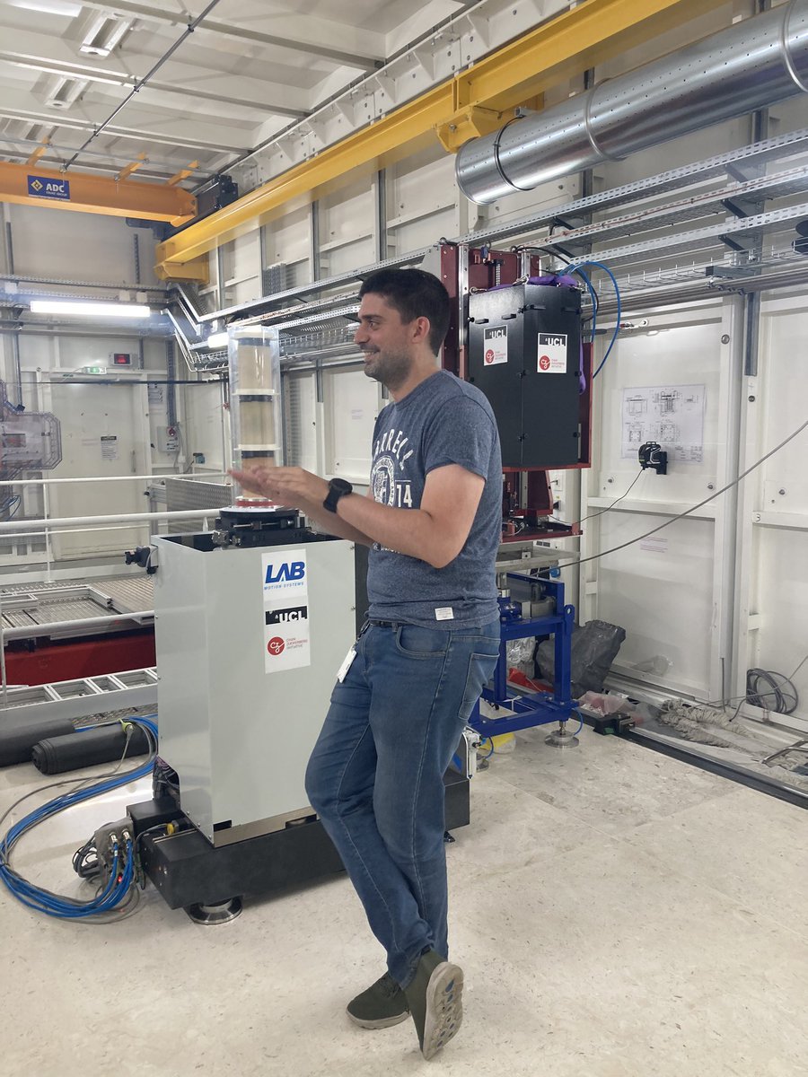 hip_ct's tweet photo. beamline scientist @dejea5  explaining spatial coherence to our new #hoahub scientists in bm18 @cziscience @esrfsynchrotron @uclmecheng https://t.co/Anep74ti15