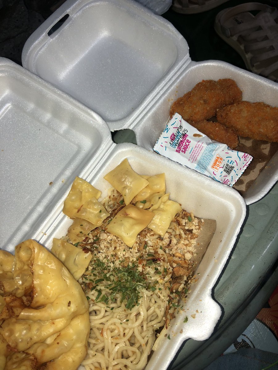 padahal dulu kalo stress ga doyan makan. sekarang kalo stress ngapa malah njajan yaa 😭😭