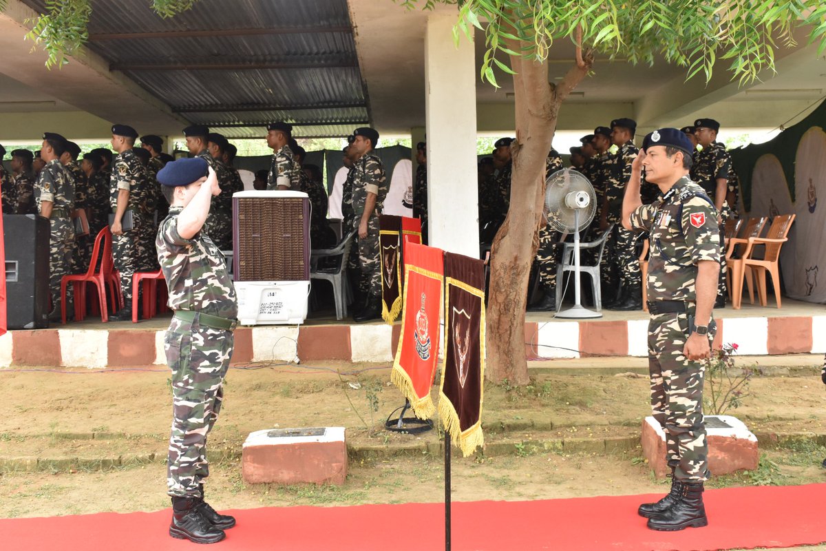 SSBFTRLUCKNOW's tweet image. Sh Daljit Singh Chawdhary IPS #DGSSB addressing sainik sammelan at 59 Bn #SSB at Nanpara (Bahraich)
@SSB_INDIA