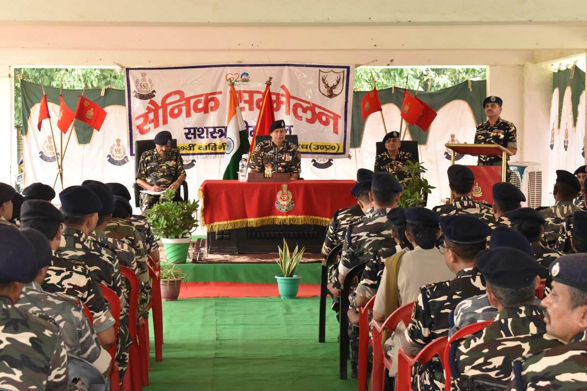 SSBFTRLUCKNOW's tweet image. Sh Daljit Singh Chawdhary IPS #DGSSB addressing sainik sammelan at 59 Bn #SSB at Nanpara (Bahraich)
@SSB_INDIA