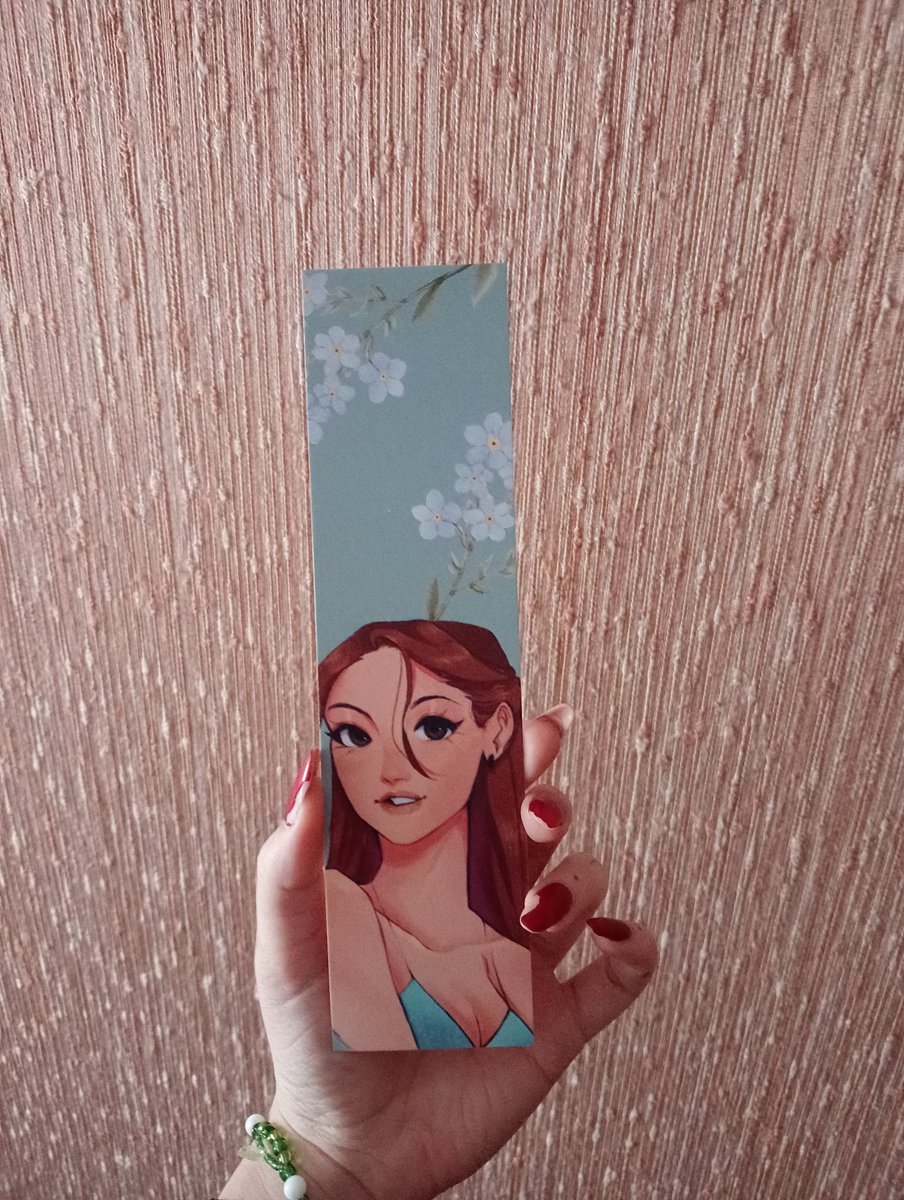 gemcantos's tweet photo. Tanto la preventa normal como la deluxe llevarán un marcapáginas personalizado de la protagonista hecho por @itseikoo.

Y la deluxe llevará una print de una escena del libro ilustrada por @sofiaaibart.

Estoy super feliz de tener varias artistas geniales en este proyecto 🥹🫶 https://t.co/AFlRutXK6o