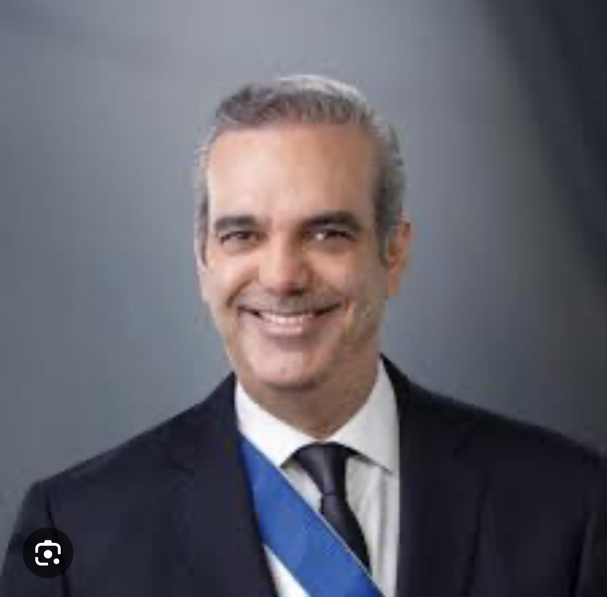 Feliz cumpleaños a nuestro presidente Luis Abinader 🎈🎊🎉🎂🎁. Pido a Dios una muy larga vida para él , cargada de infinitas bendiciones y mucha salud .