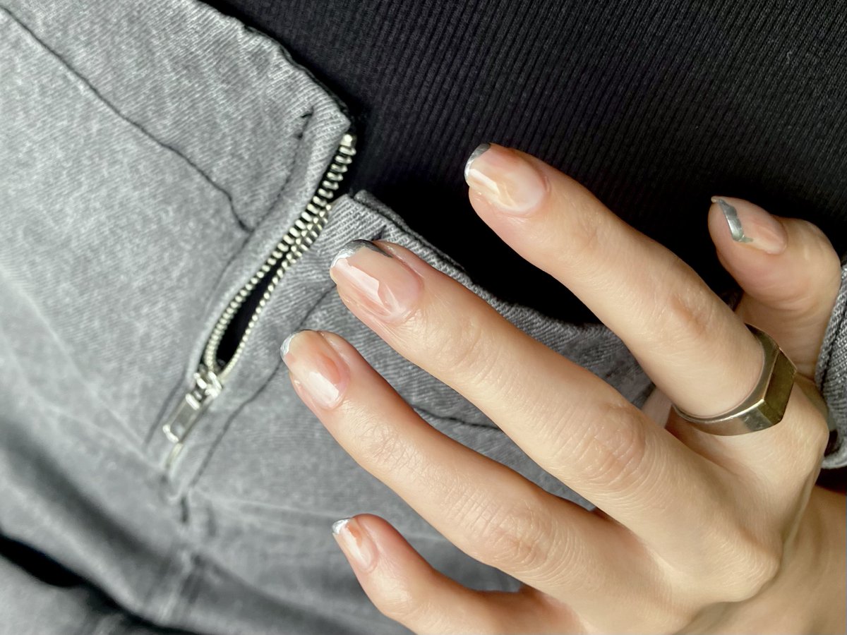akairo_to's tweet photo. つやつやの石?おはじき?みたいで...可愛い。

#noiro #CANMAKE #NAILHOLIC #今日のネイル https://t.co/GiBVKlAftU
