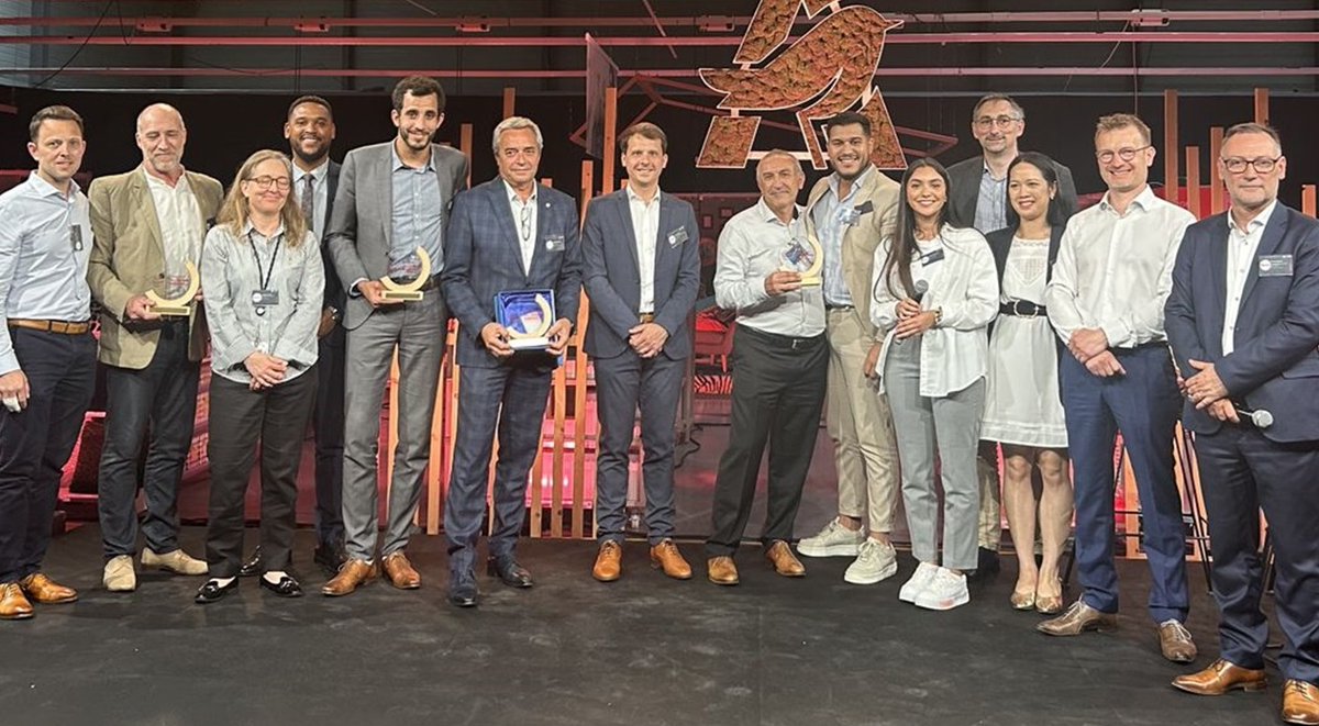 🏆 Pour la mise en place de #solutions #cobotiques, Atalian a reçu le #prix de la #transformation lors de la convention consacrée aux achats indirects d'Auchan Retail International : services-proprete.fr/entreprises-ma… #innovation #propreté #nettoyage