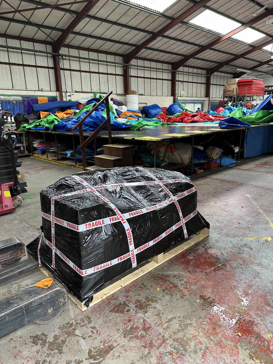 PartiesPortable's tweet photo. 🇨🇦 𝐂𝐀𝐍𝐀𝐃𝐀 🇨🇦 

Yesterday we shipped another Inflatable Nightclub - Party House - Gold Package to Canada 🌎

WORLDWIDE SHIPPING AVAILABLE ✈️ 

 #shopping #business #sale #smallbusiness #marketing #forsale #inflatablenightclub #portableparties #explore #success #branding https://t.co/hjgIzwK80J
