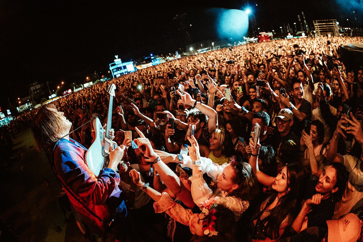 NOS_Alive's tweet photo. Eu nem sou religioso, mas sei lá. Depois do concerto dos @arcadefire no #PalcoNOS só é possível que eles sejam uma força maior.
📸 Rita Seixas
#NOSAlive24 https://t.co/YSHtB2mcJv