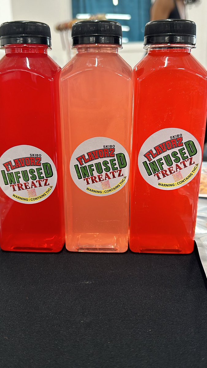 ski10x's tweet photo. And 2 flavors on the 🔥 side 😎
All my Detroit folks get near for the best infused treats and lung goods 😎🤞🏾

IG: @skiboflavorz_backup 
Follow us today😎🤞🏾

#Detroit #fypppppppppppp #skiboflavorz https://t.co/VhUoB6zZzt