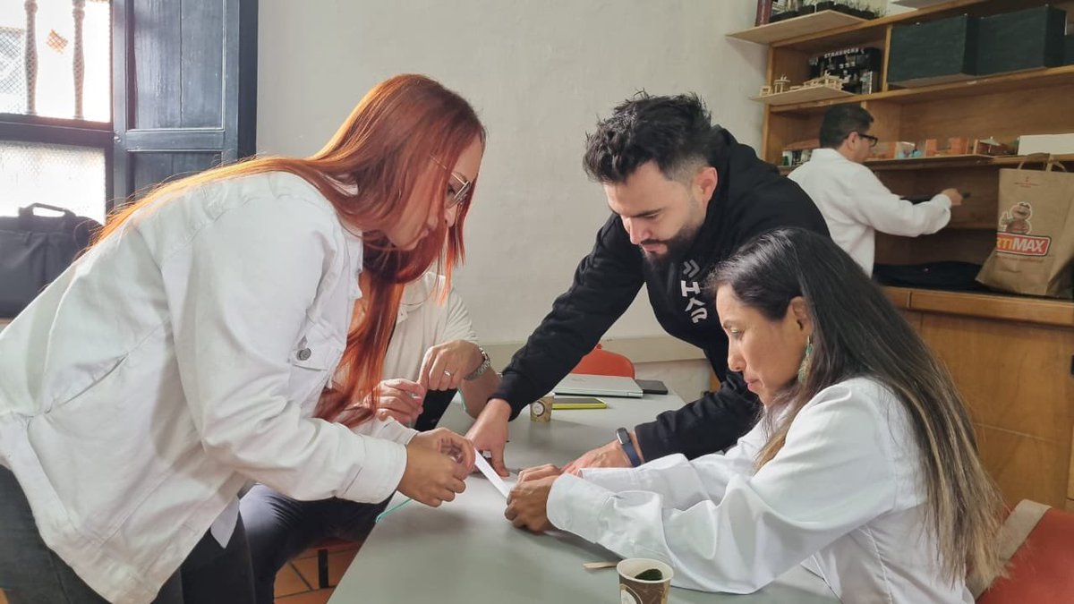 AgroMSectorial's tweet photo. #ConectandoSectores | 🤓Iniciamos el Encuentro de Actores #NodoNorOccidente en el que, desarrollamos varias actividades🫱🏻‍🫲🏽; estandarización de acciones de los facilitadores y normalizadores🤩, alcances de Mesa, taller de roles y trabajo en red👏🏻. https://t.co/1YqRjuNfsW