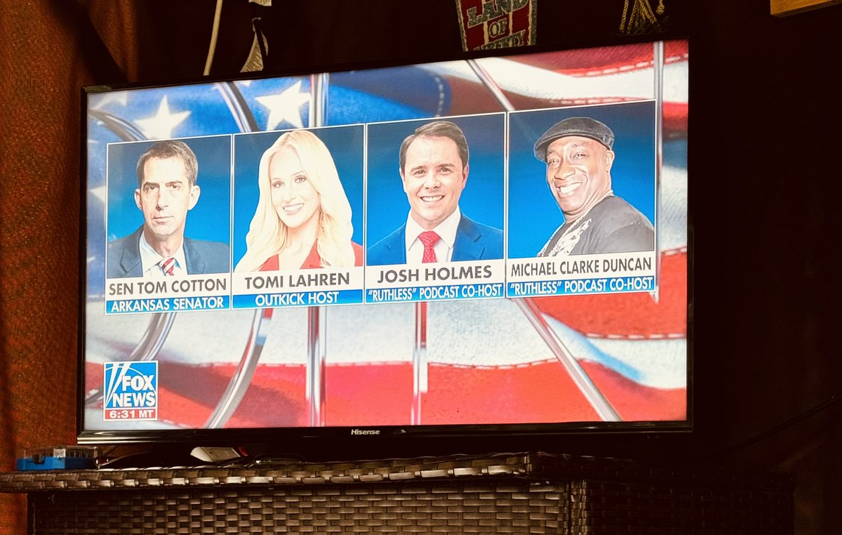 taggs34's tweet photo. @FoxNews I thought Michael Clarke Duncan was dead!!!! How you guys got an interview with him is amazing 😂 https://t.co/mpSQiInEwT