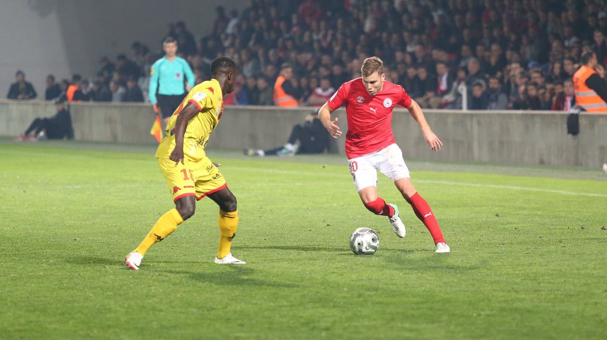 Le saviez-vous ⁉️

Avec 2️⃣4️⃣4️⃣ apparitions sous le maillot du Nîmes Olympique, R. Ripart est le joueur qui a le plus disputé de matchs avec le NO lors des 15 dernières saisons. 

Il devance Briancon (213), Poulain (196), Paquiez (164), Valls (161), Alakouch (123), Harek (122).